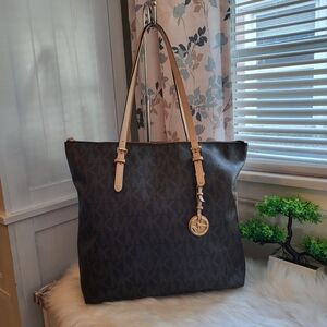 EUC MK Jet Set Monogram Tote bag